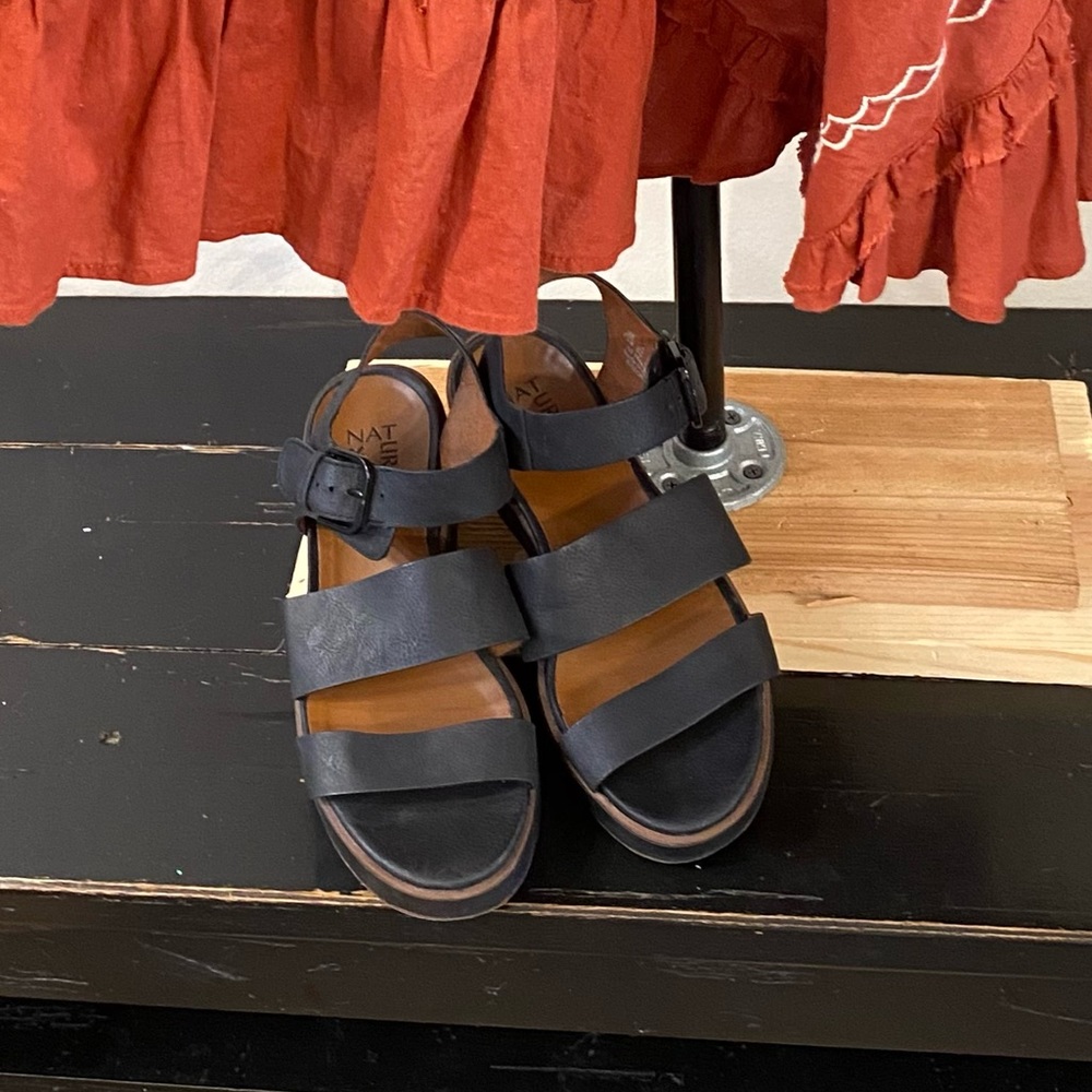 NATURALIZER sandals
